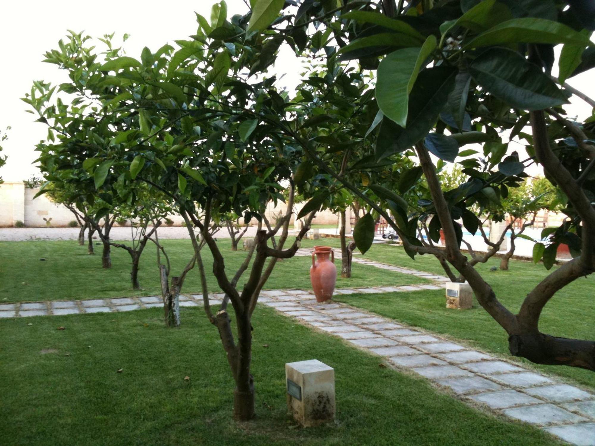 Masseria Li Campi Hotel Cavallino di Lecce Exterior photo