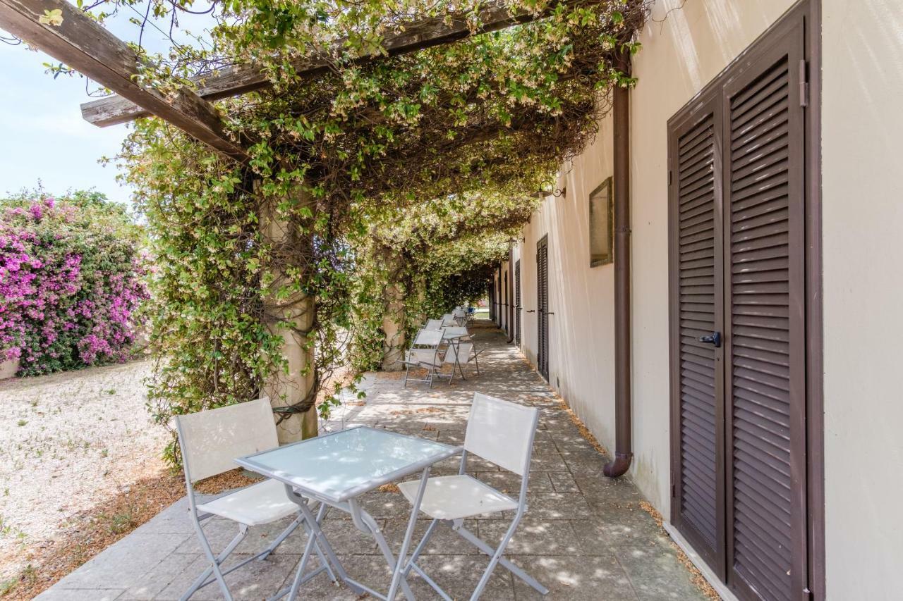 Masseria Li Campi Hotel Cavallino di Lecce Exterior photo